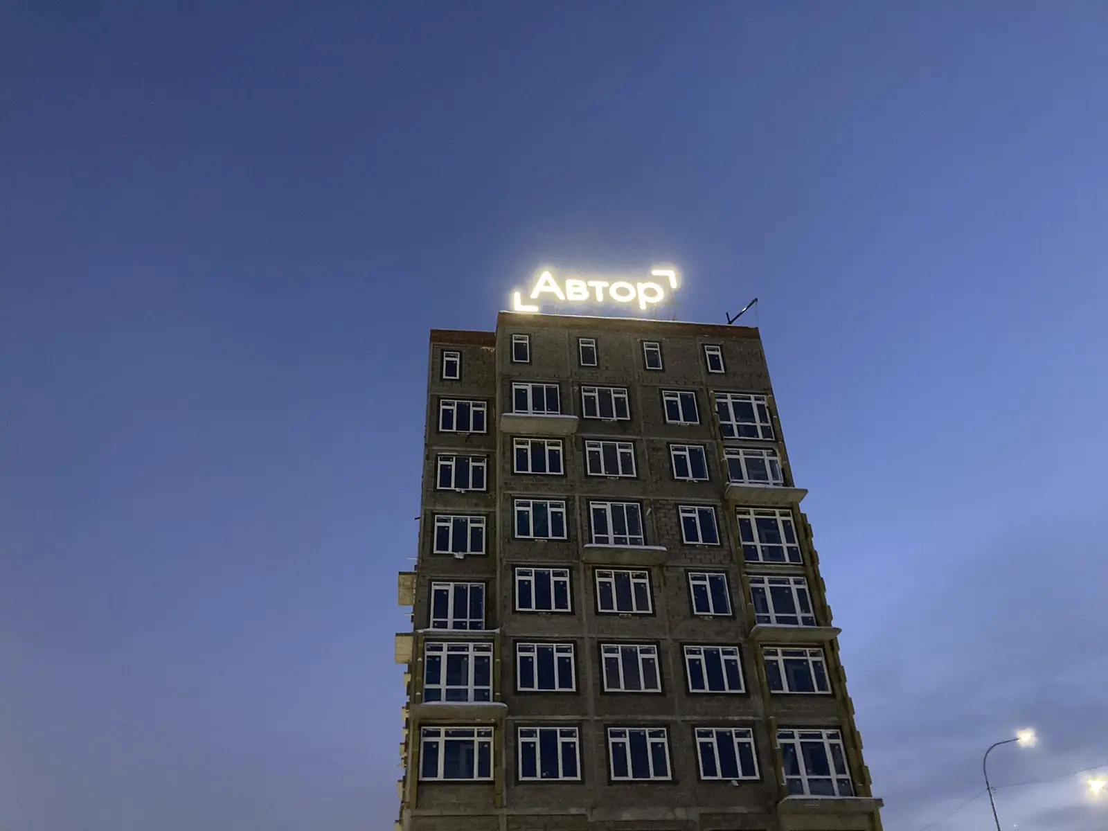 Автор: крышная установка с подсветкой